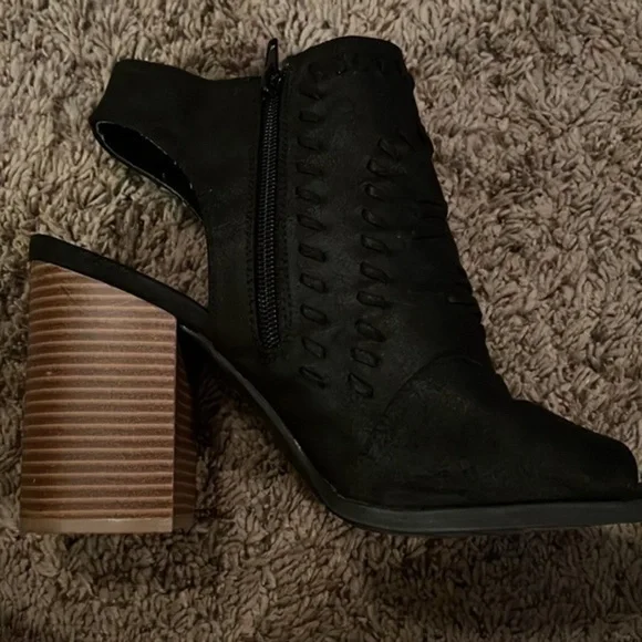 Quipid Peep toe black sling back booties. Size 9. - Picture 8 of 9